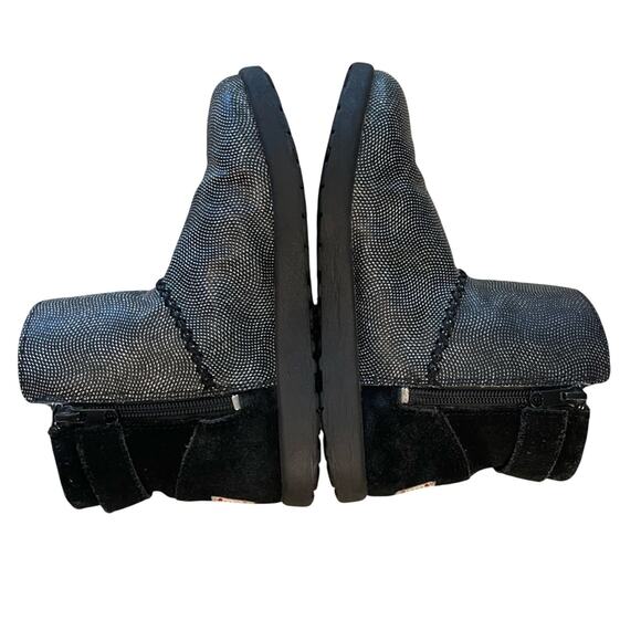 Ugg Girls JI Heart Ivy Short Mini Boots Suede Metallic Zip sz 4 Black 1010362 - Picture 4 of 17